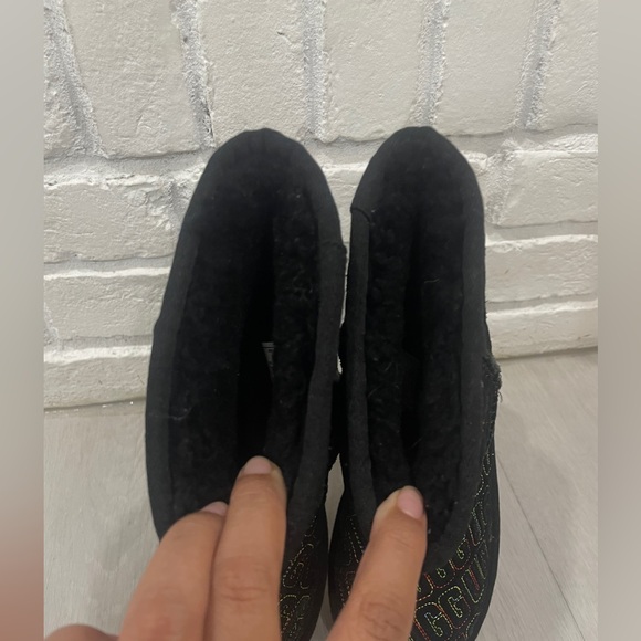 UGG Classic II Graphic Stitch Kids Youth Boots 1112383K Black Size 1 - Picture 3 of 6